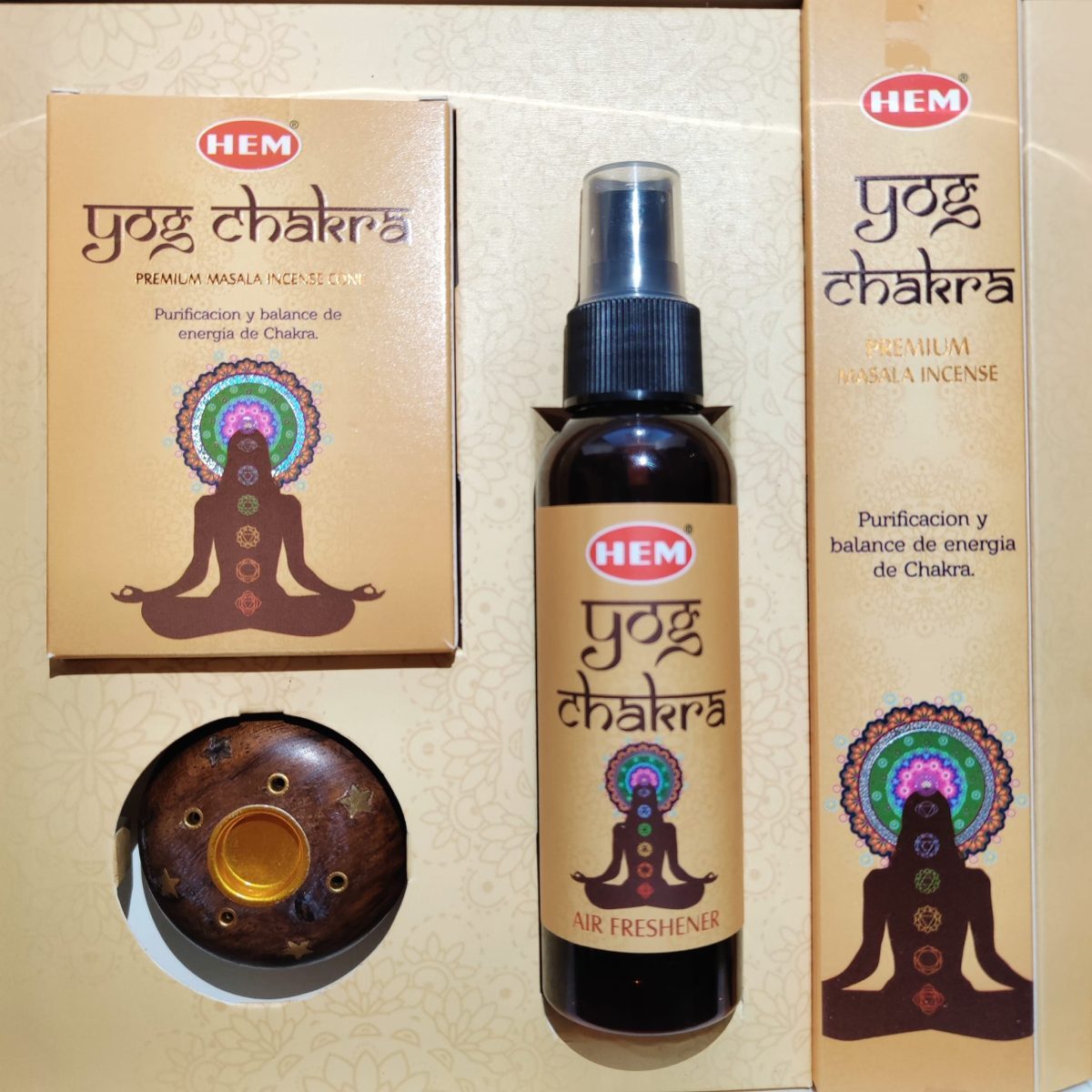 Set Yog Chakra, 10 conuri parfumate, spray odorizant camera 100 ml, 15g.betisoare parfumate, 1 suport betisoare si conuri